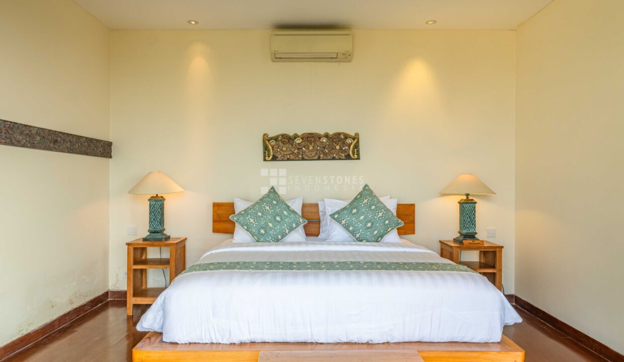 Five Bedroom Bukit Ocean View Villa – an Extraordinary Real Estate Opportunity (21)