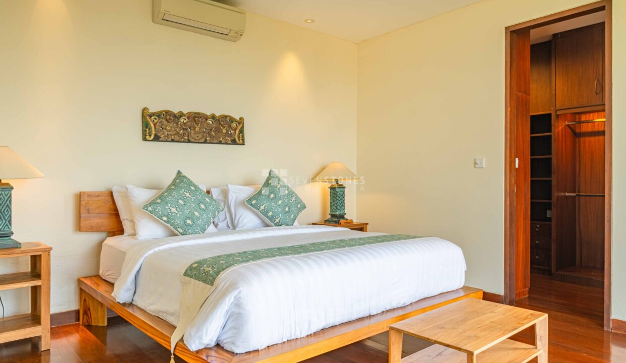 Five Bedroom Bukit Ocean View Villa – an Extraordinary Real Estate Opportunity (22)