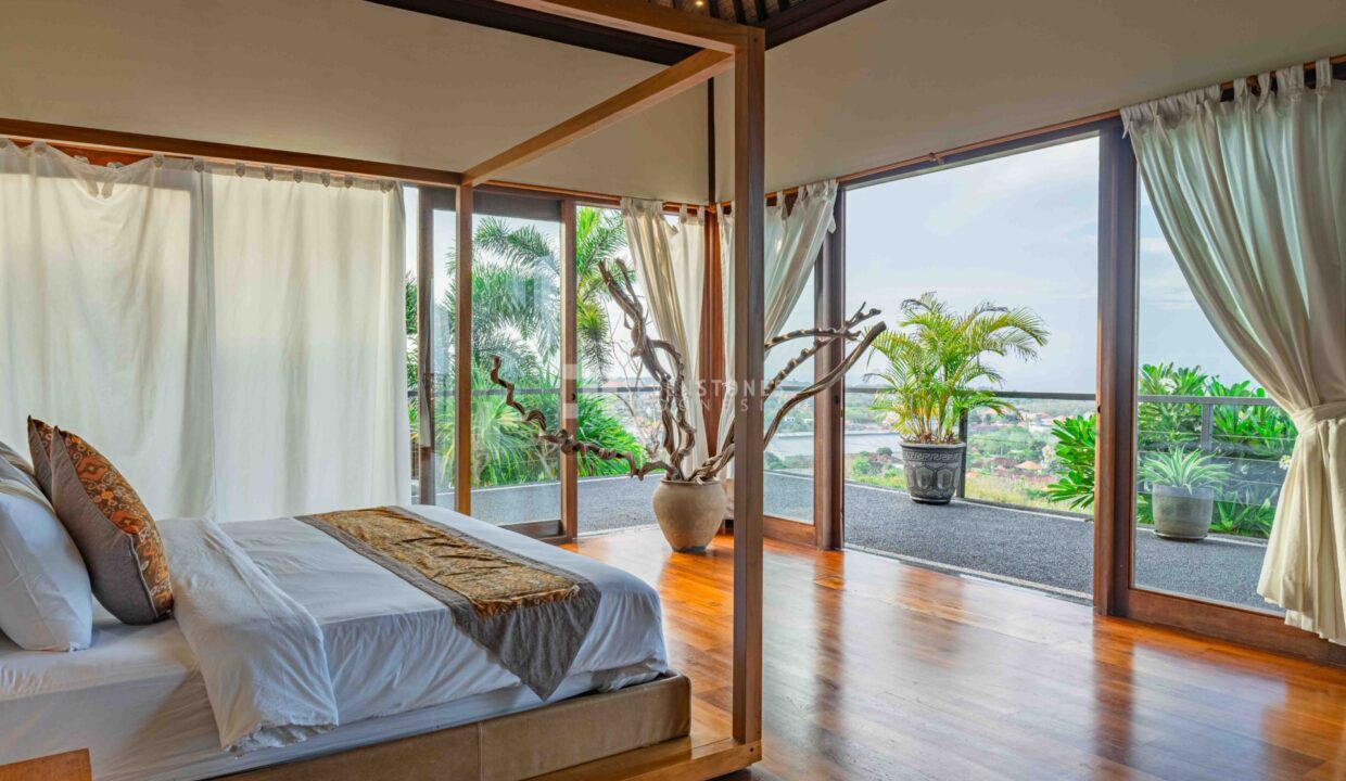 Five Bedroom Bukit Ocean View Villa – an Extraordinary Real Estate Opportunity (23)