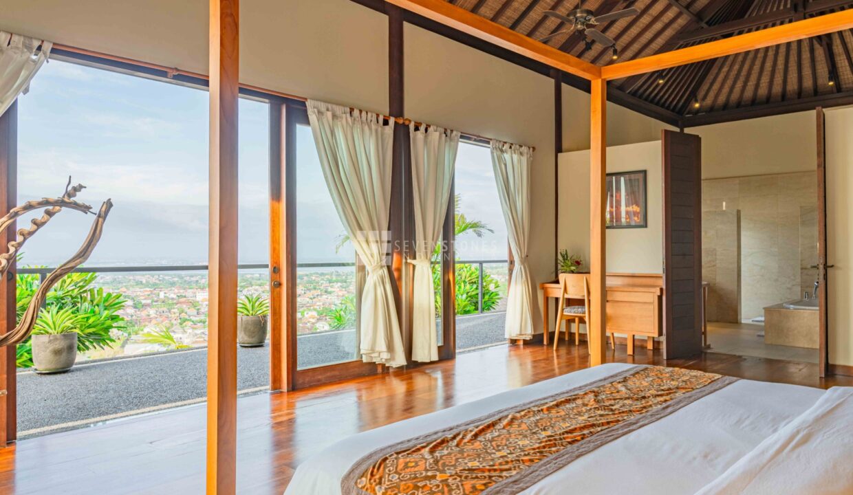 Five Bedroom Bukit Ocean View Villa – an Extraordinary Real Estate Opportunity (25)