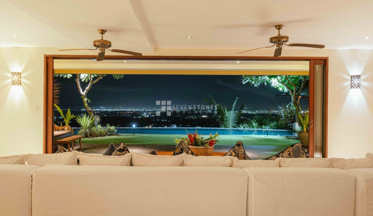 Five Bedroom Bukit Ocean View Villa – an Extraordinary Real Estate Opportunity (28)