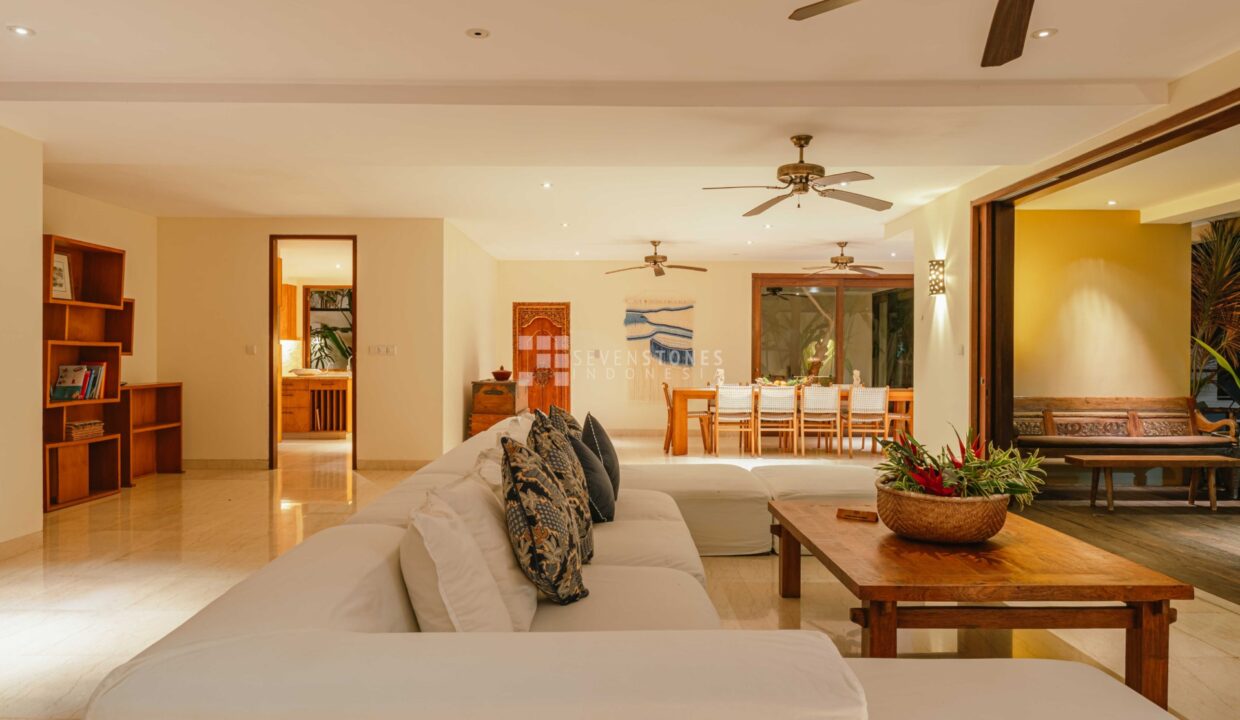 Five Bedroom Bukit Ocean View Villa – an Extraordinary Real Estate Opportunity (6)