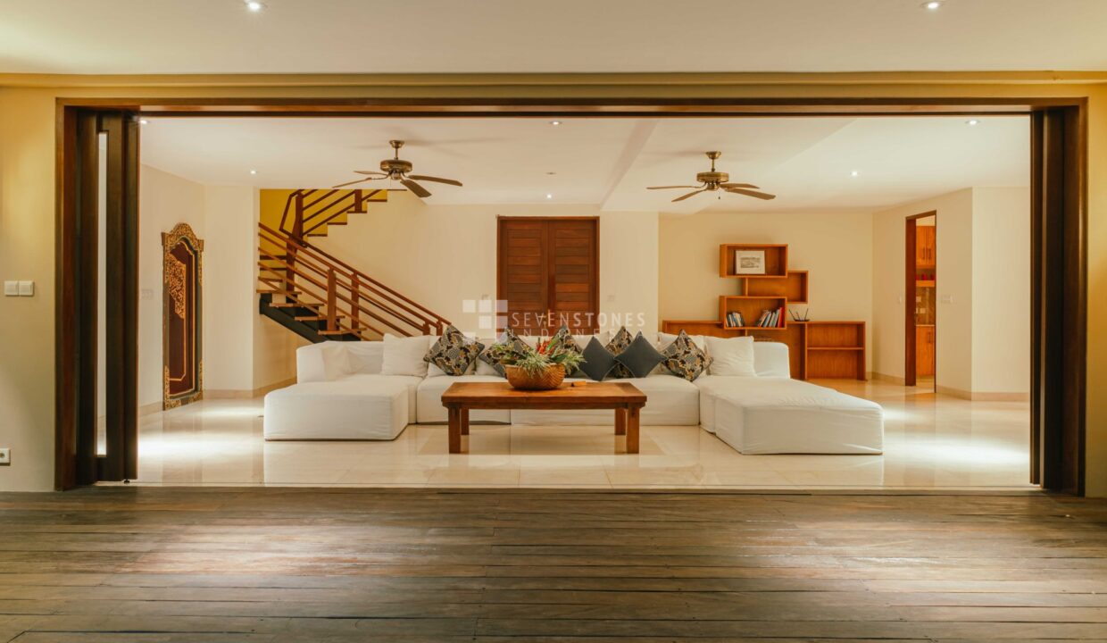 Five Bedroom Bukit Ocean View Villa – an Extraordinary Real Estate Opportunity (8)