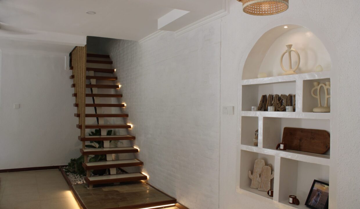 For Sale On A Leasehold, A Modern Three-Bedroom Villa In Ungasan (11)