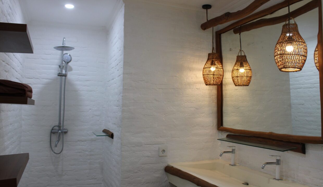 For Sale On A Leasehold, A Modern Three-Bedroom Villa In Ungasan (18)