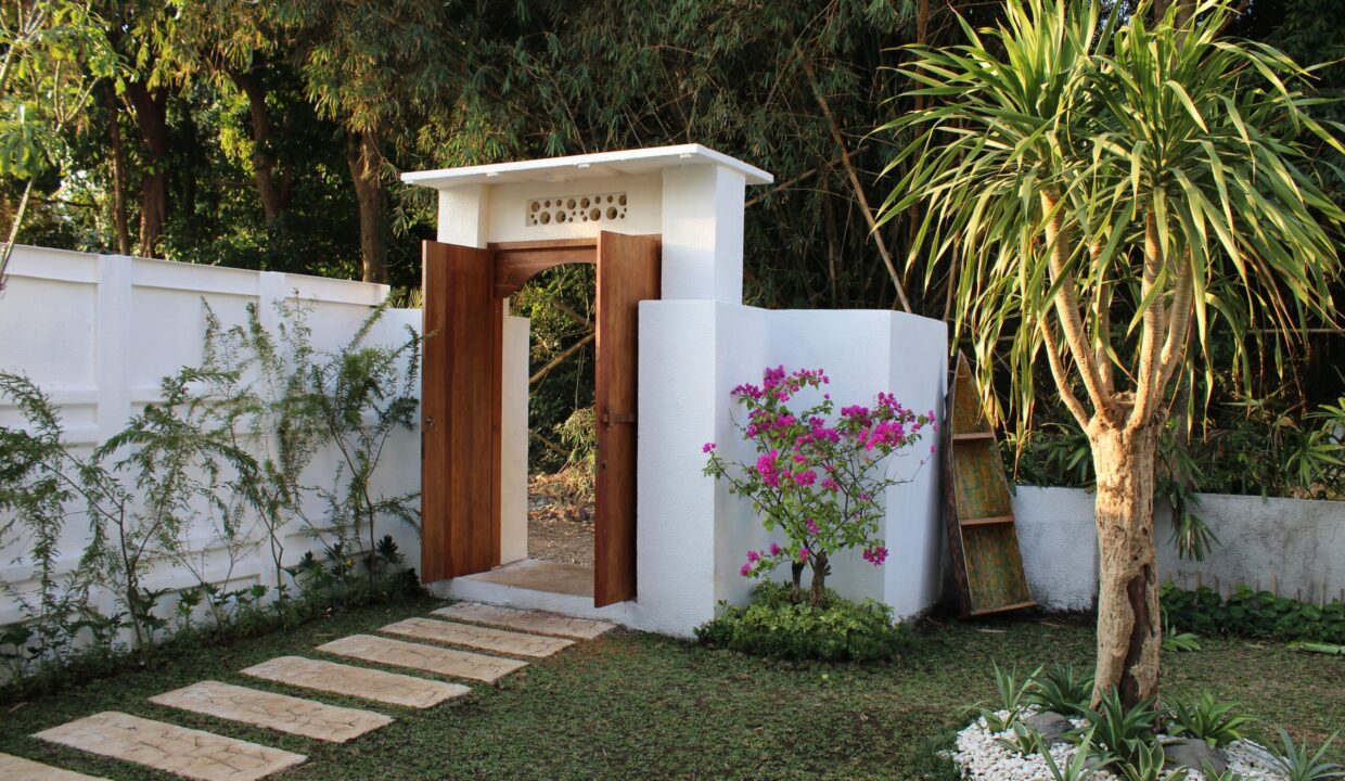 For Sale On A Leasehold, A Modern Three-Bedroom Villa In Ungasan (2)