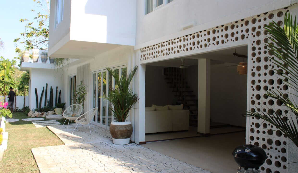For Sale On A Leasehold, A Modern Three-Bedroom Villa In Ungasan (4)