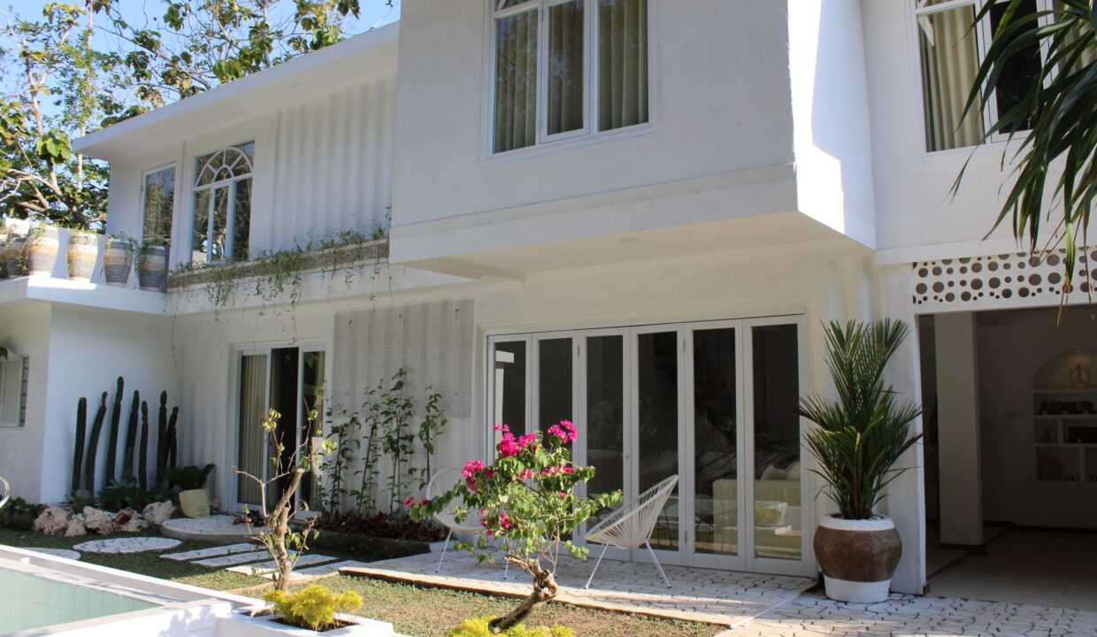 For Sale On A Leasehold, A Modern Three-Bedroom Villa In Ungasan (6)