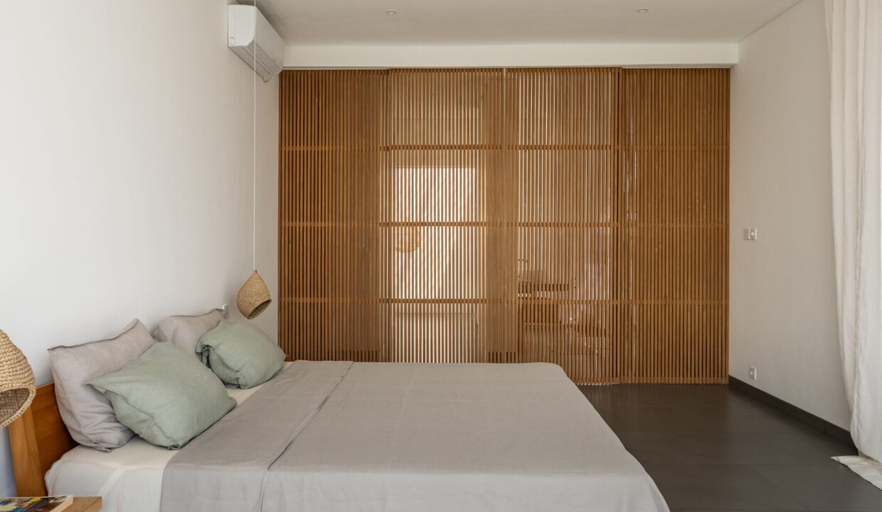 Living in Tropical Luxury Villa in Pererenan Bali (12)