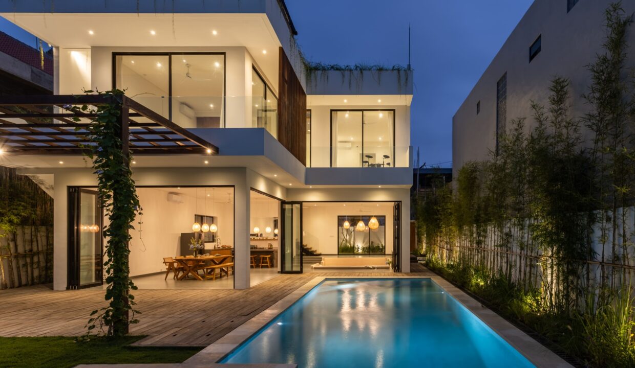 Living in Tropical Luxury Villa in Pererenan Bali (2)