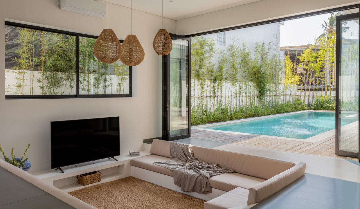 Living in Tropical Luxury Villa in Pererenan Bali (3)