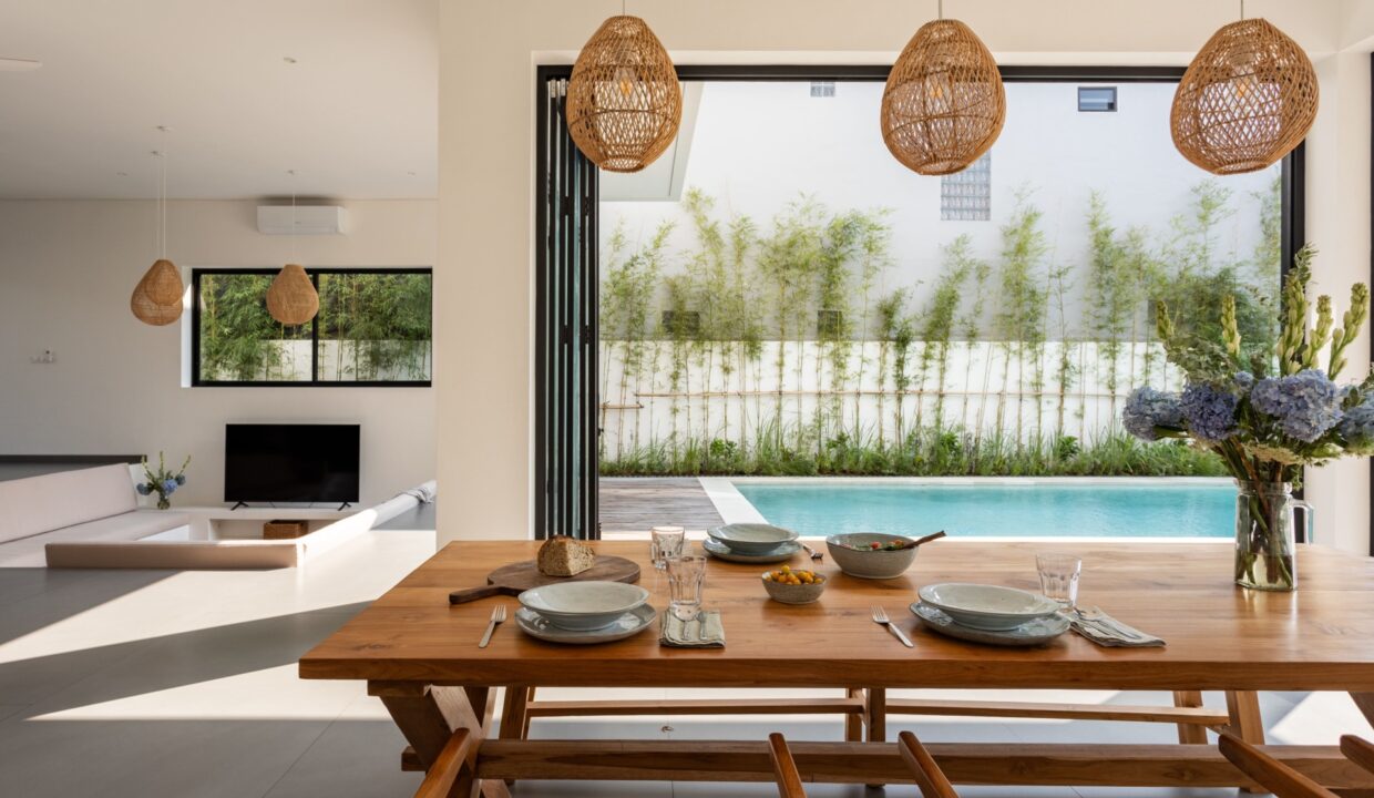 Living in Tropical Luxury Villa in Pererenan Bali (5)