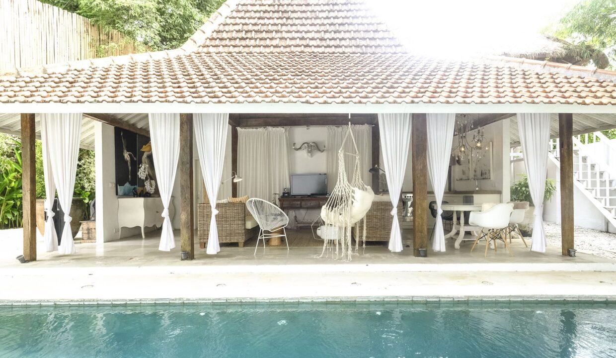 Lux Retreat Riverside Villa (1)