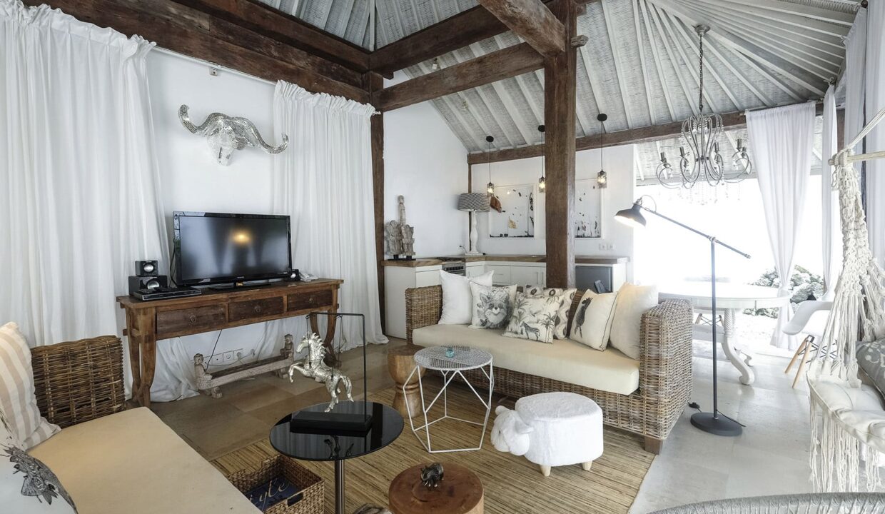 Lux Retreat Riverside Villa (14)