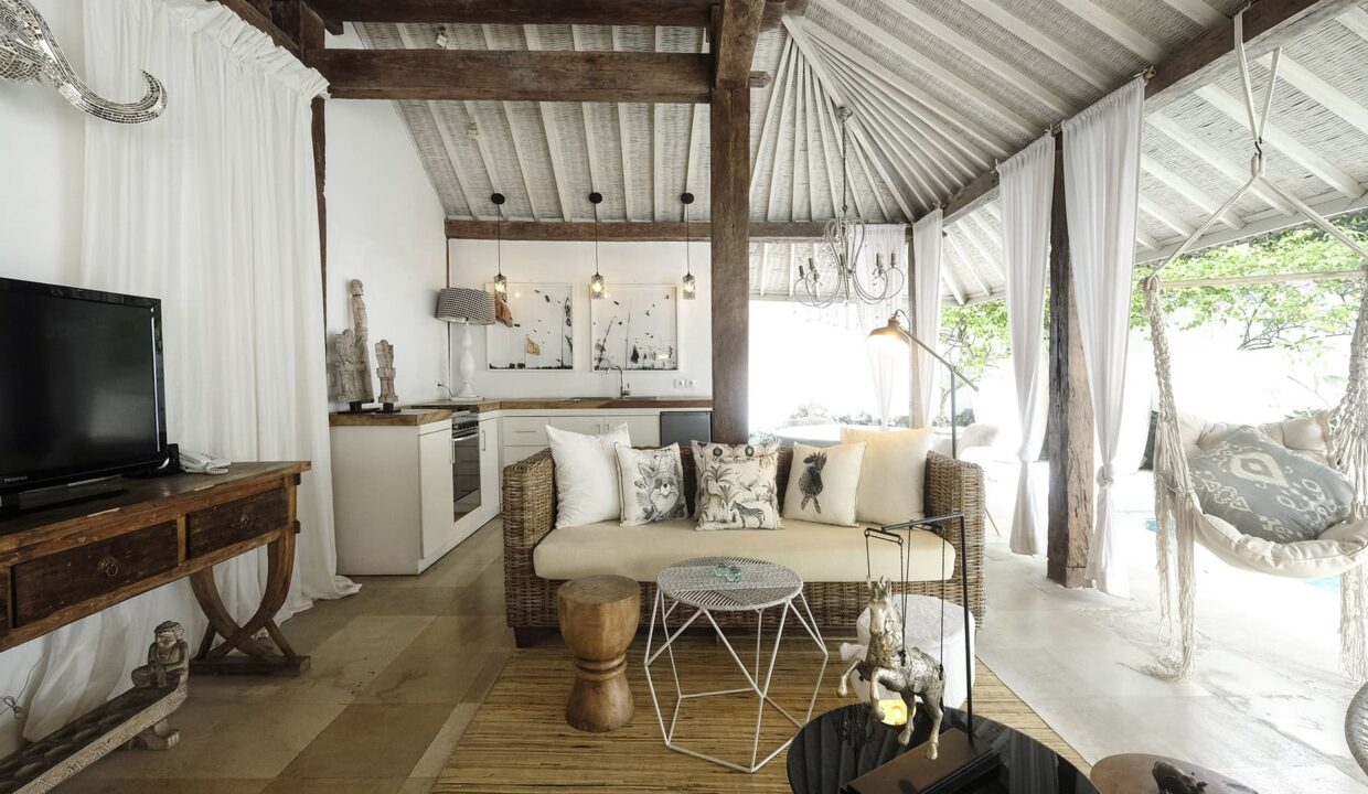 Lux Retreat Riverside Villa (15)