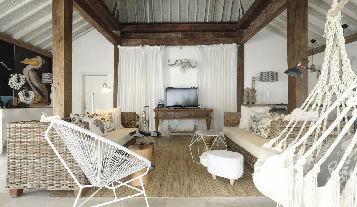 Lux Retreat Riverside Villa (17)