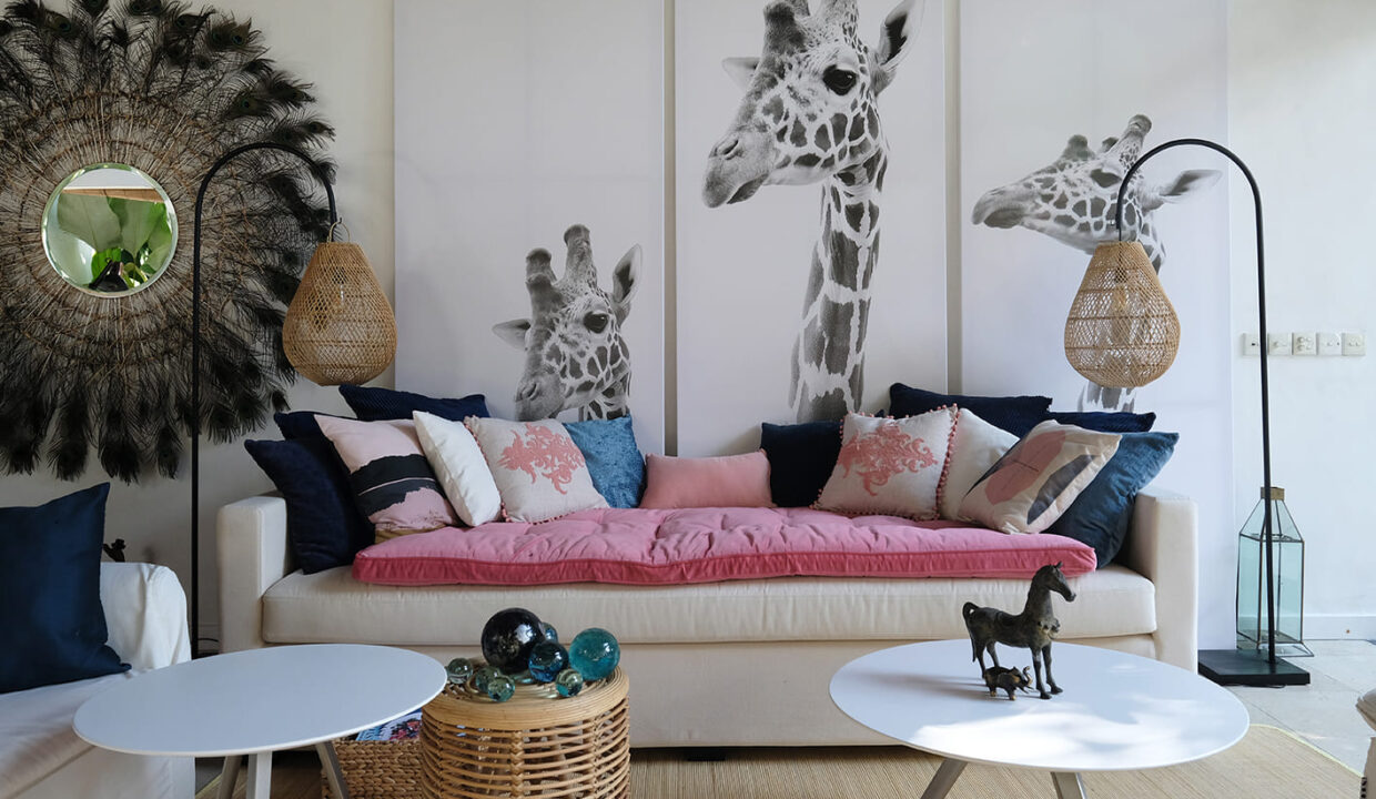 Lux Retreat Riverside Villa (18)