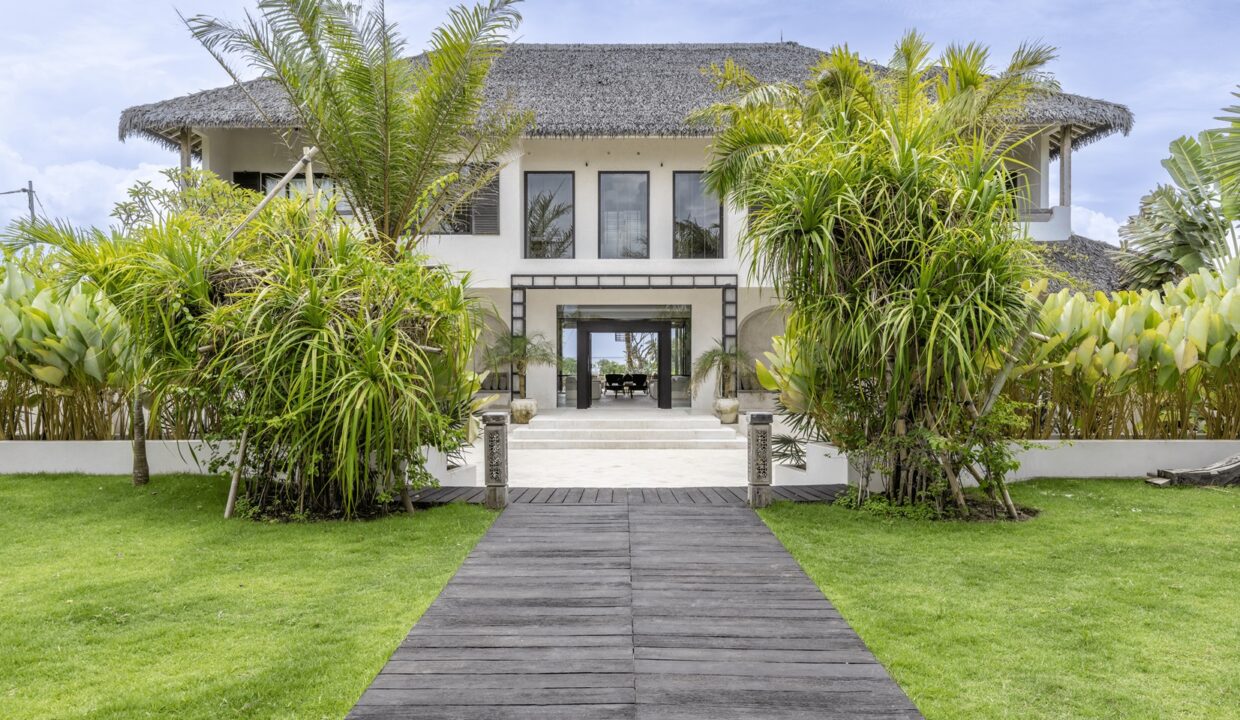 Luxurious 6 Bedroom Villa With Breathtaking Ocean View In Seseh (7)
