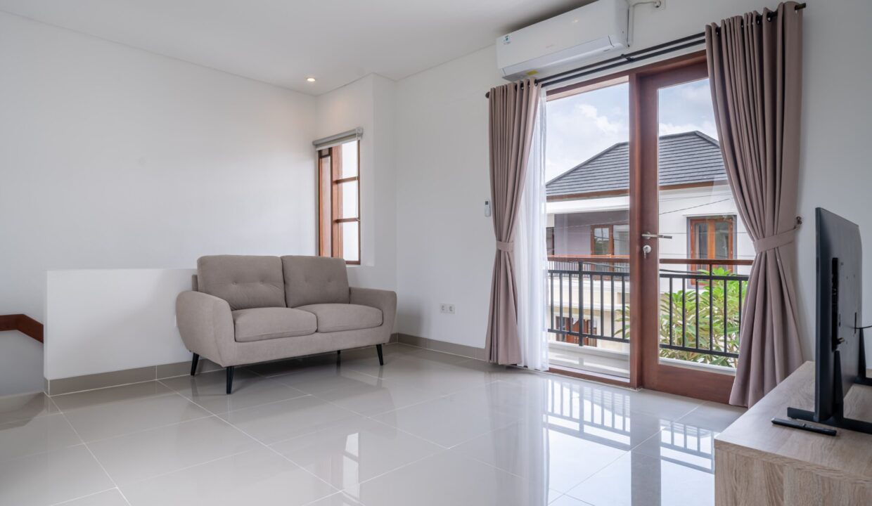 Spacious 4-Bedroom Villa for Sale in Kerobokan Residential Complex (13)