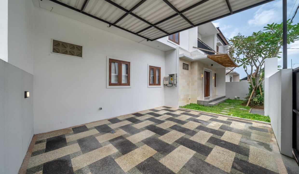 Spacious 4-Bedroom Villa for Sale in Kerobokan Residential Complex (22)