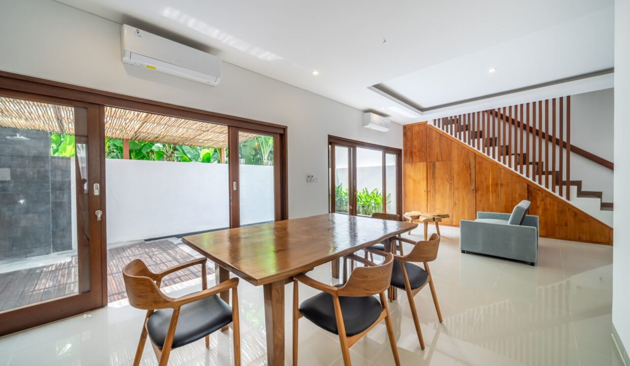 Spacious 4-Bedroom Villa for Sale in Kerobokan Residential Complex (4)
