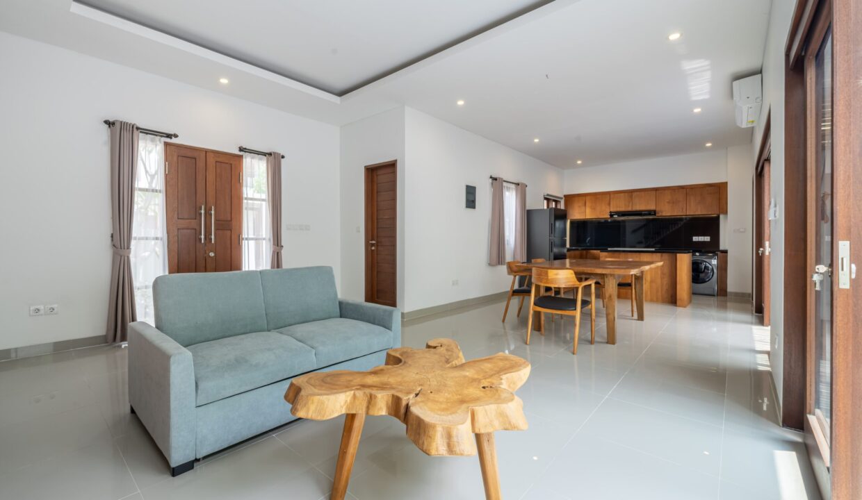 Spacious 4-Bedroom Villa for Sale in Kerobokan Residential Complex (6)