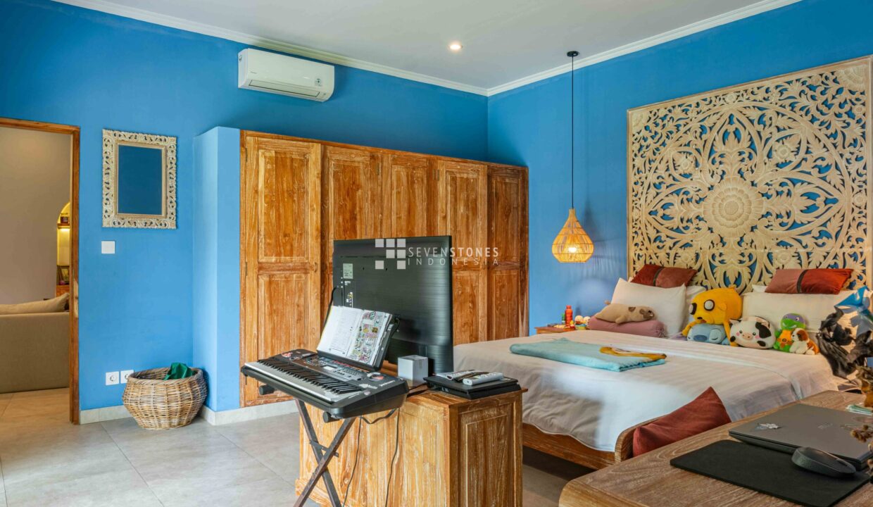 4-Bedroom Family Home in Buduk (12)