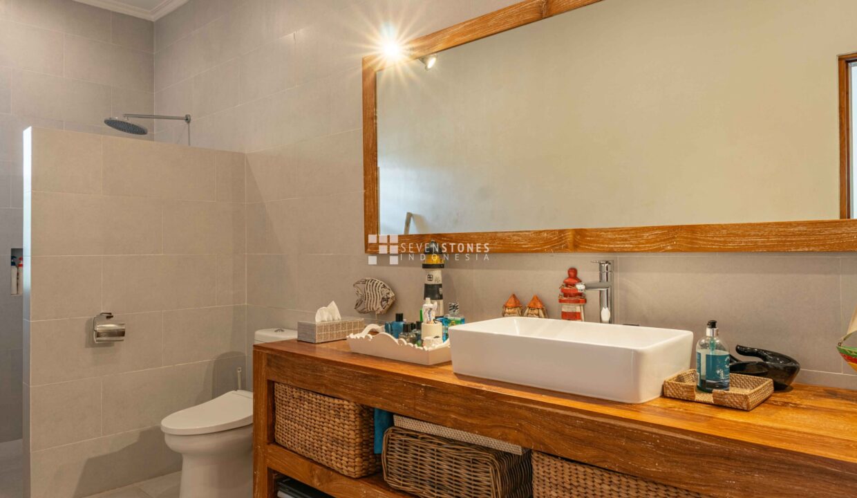 4-Bedroom Family Home in Buduk (16)
