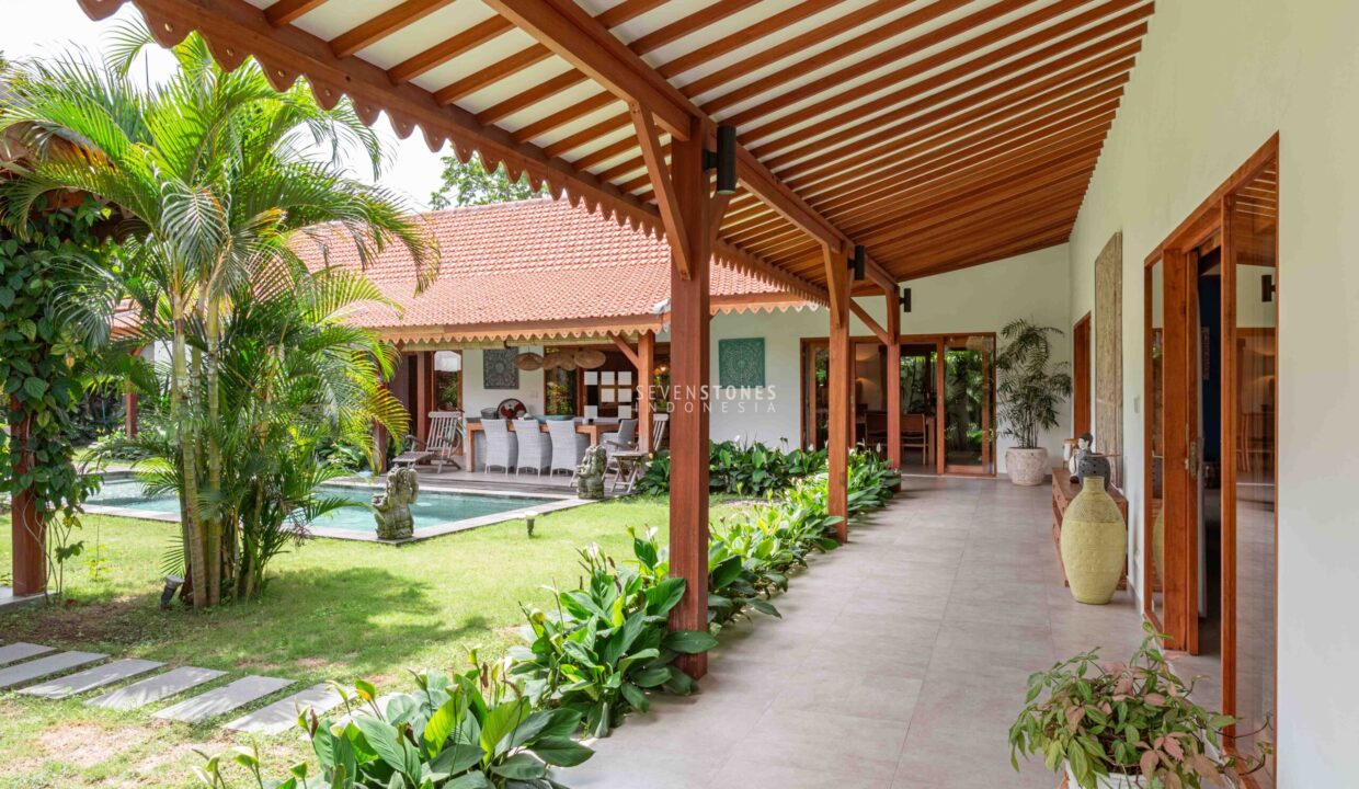 4-Bedroom Family Home in Buduk (21)