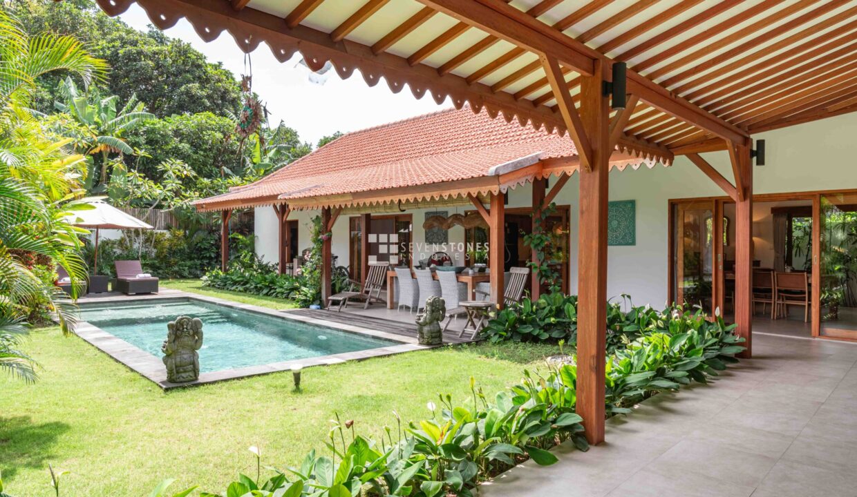 4-Bedroom Family Home in Buduk (22)