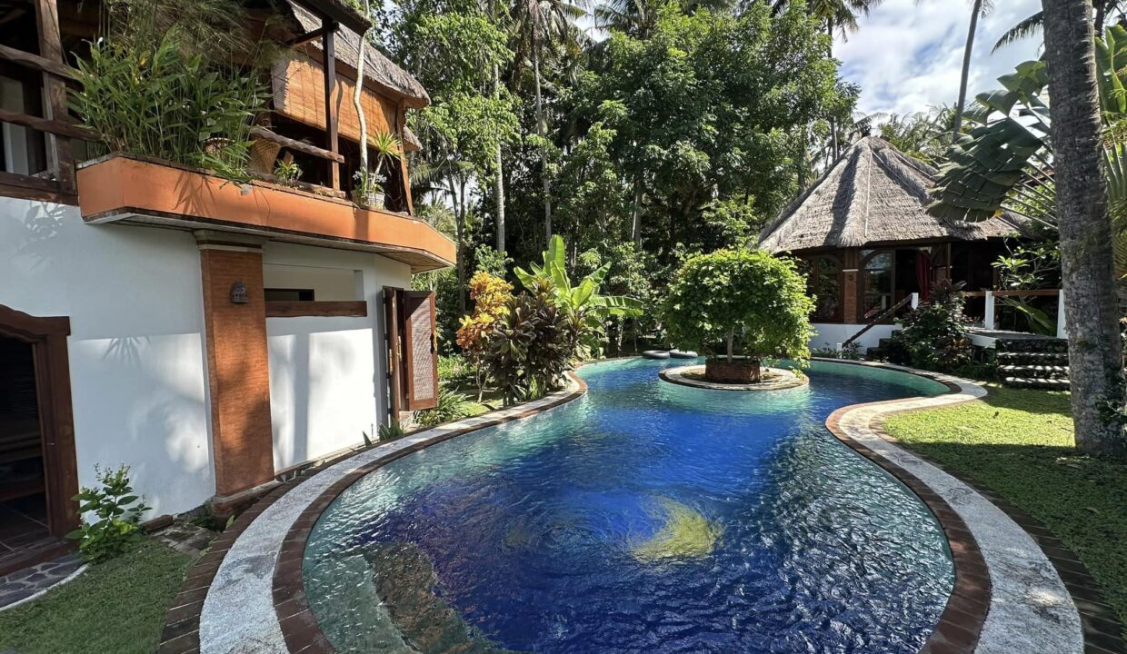 A Tropical Garden Sanctuary Just 10 Minutes from Candidasa (1)