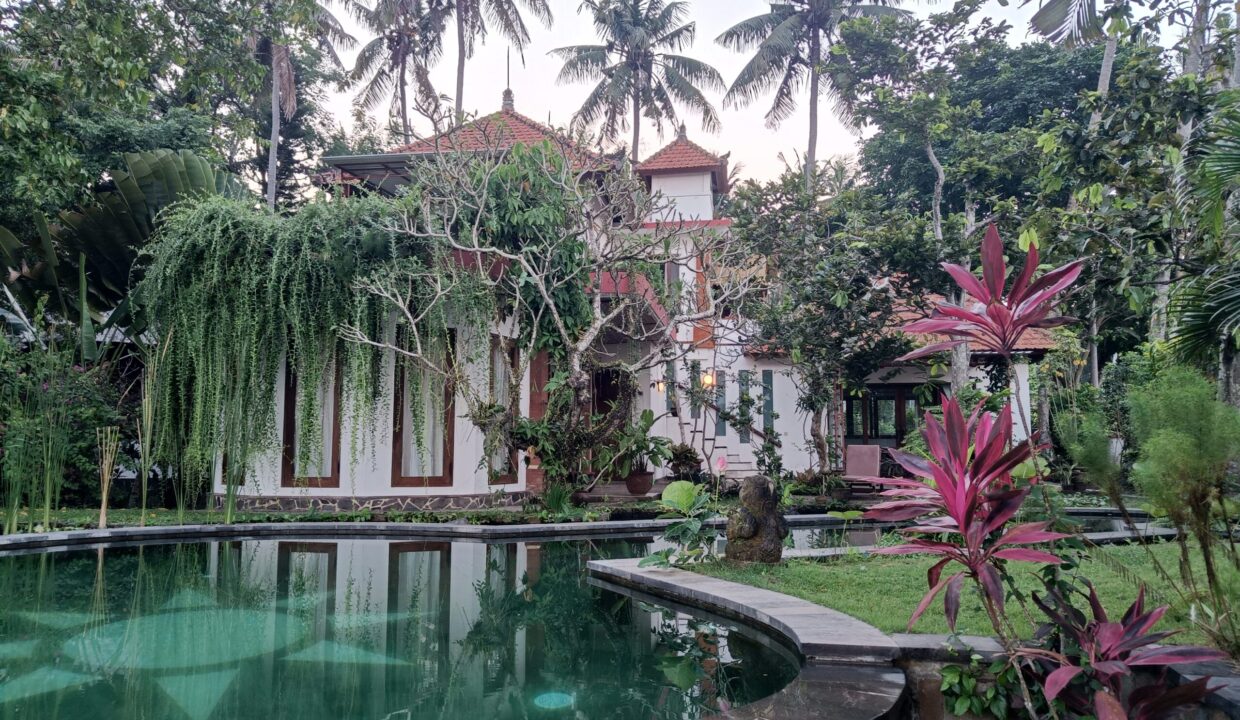 A Tropical Garden Sanctuary Just 10 Minutes from Candidasa (9)