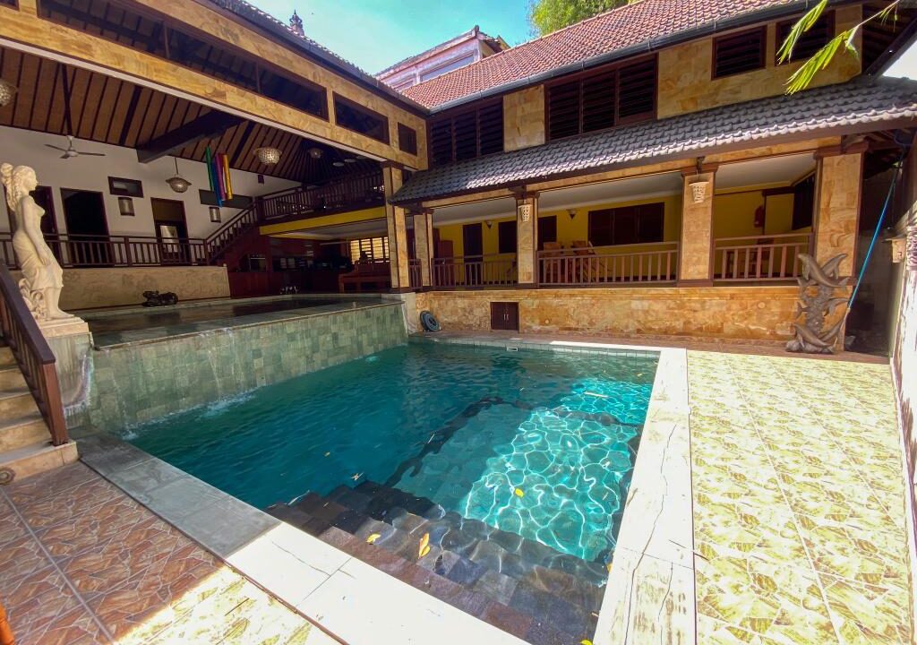 For Sale Contemporary Balinese-Inspired Villa In Kerobokan (2)