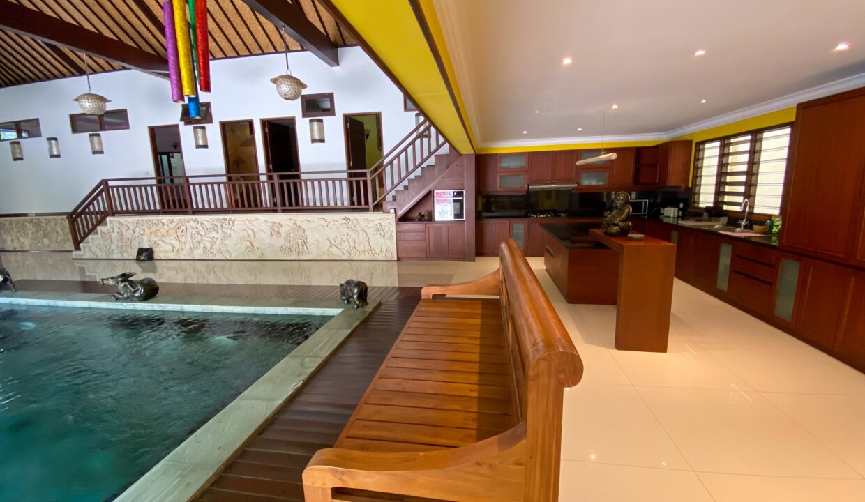 For Sale Contemporary Balinese-Inspired Villa In Kerobokan (5)