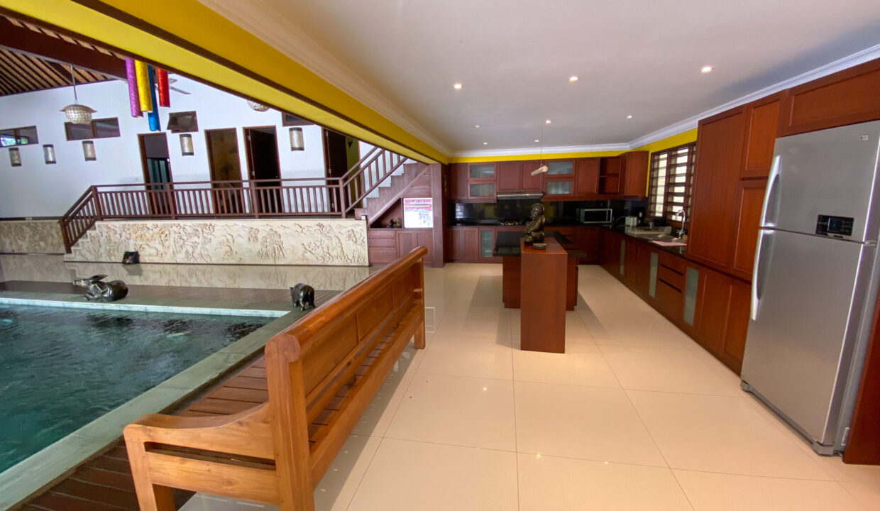 For Sale Contemporary Balinese-Inspired Villa In Kerobokan (6)