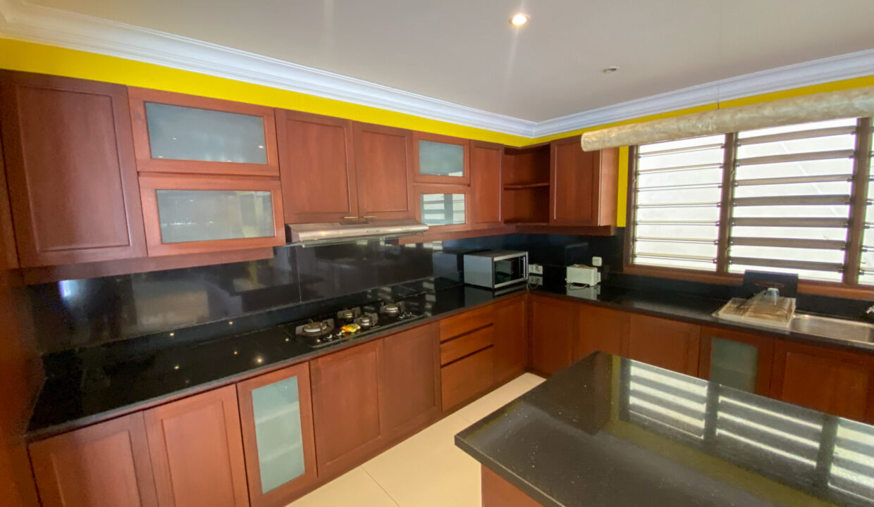 For Sale Contemporary Balinese-Inspired Villa In Kerobokan (8)