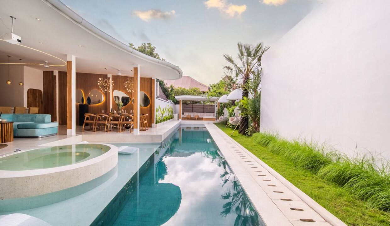 Exceptional Modern Tropical 5-Bedroom Villa For Sale (Leasehold) In Umalas (1)