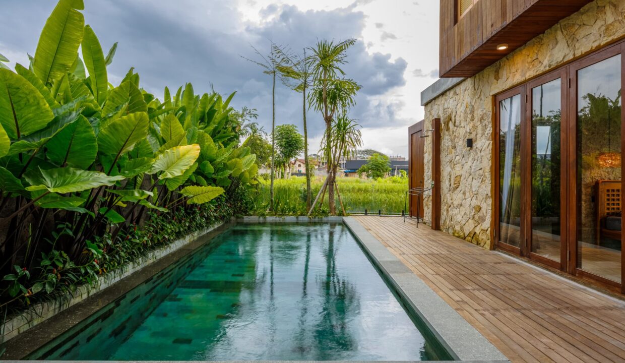 Freehold Villa For Sale Walking Distance to Cemagi Beach (1)