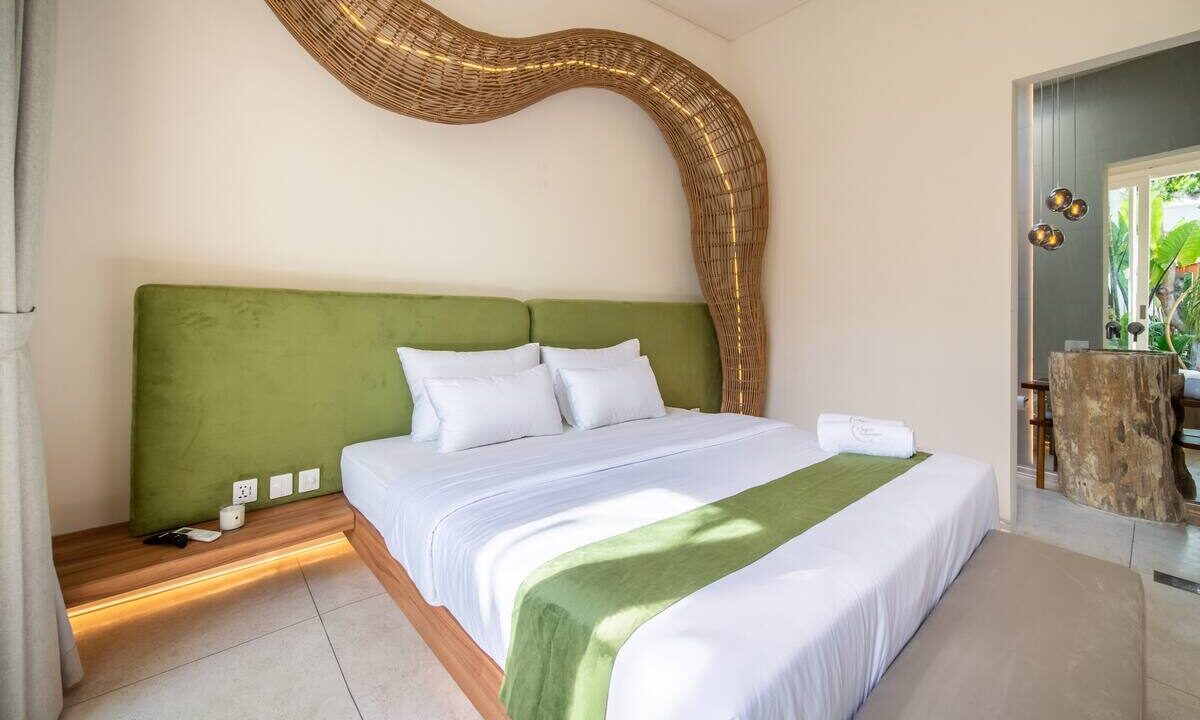 Modern Tropical Villa in Kerobokan with Private Sauna (2)