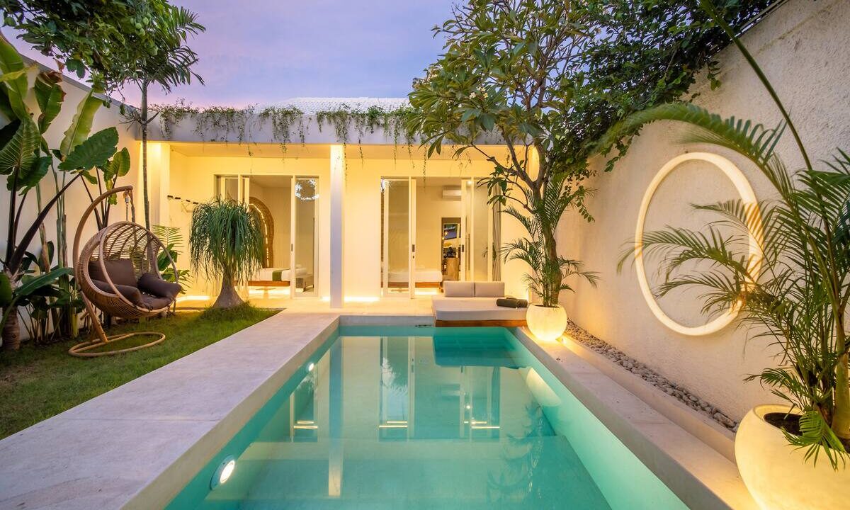 Modern Tropical Villa in Kerobokan with Private Sauna (3)