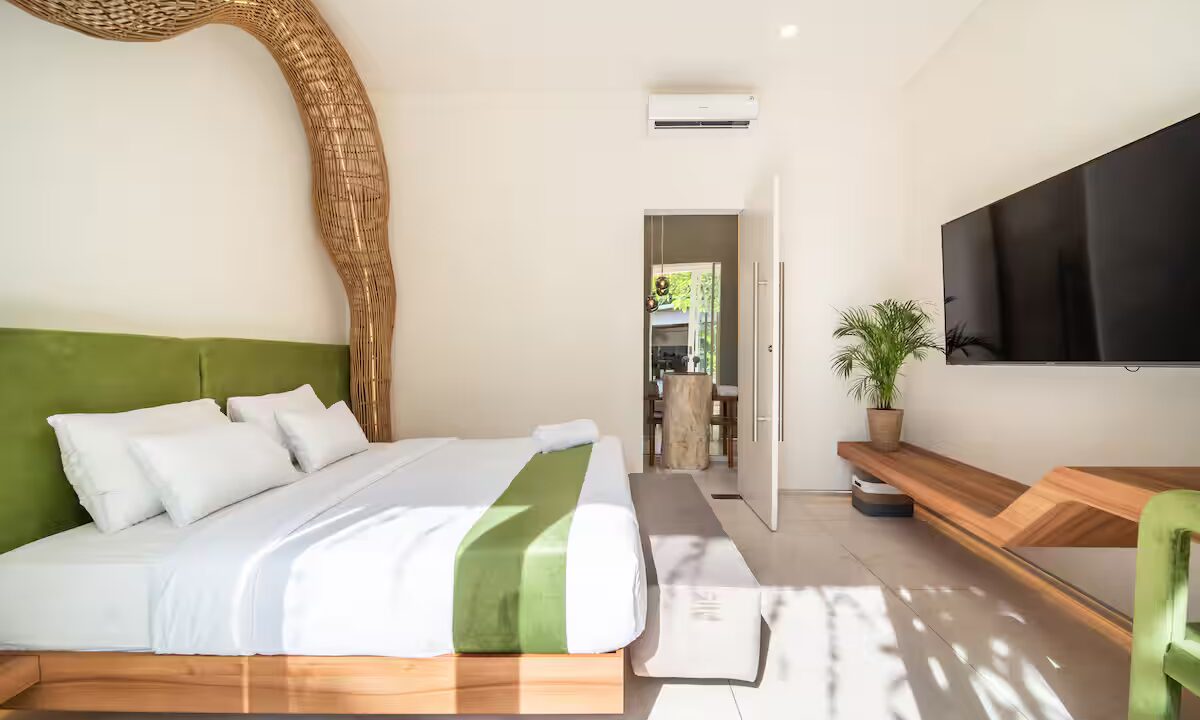 Modern Tropical Villa in Kerobokan with Private Sauna (4)