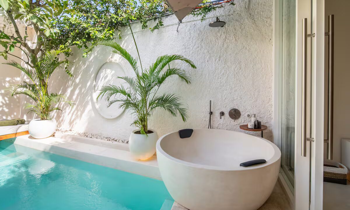 Modern Tropical Villa in Kerobokan with Private Sauna (6)
