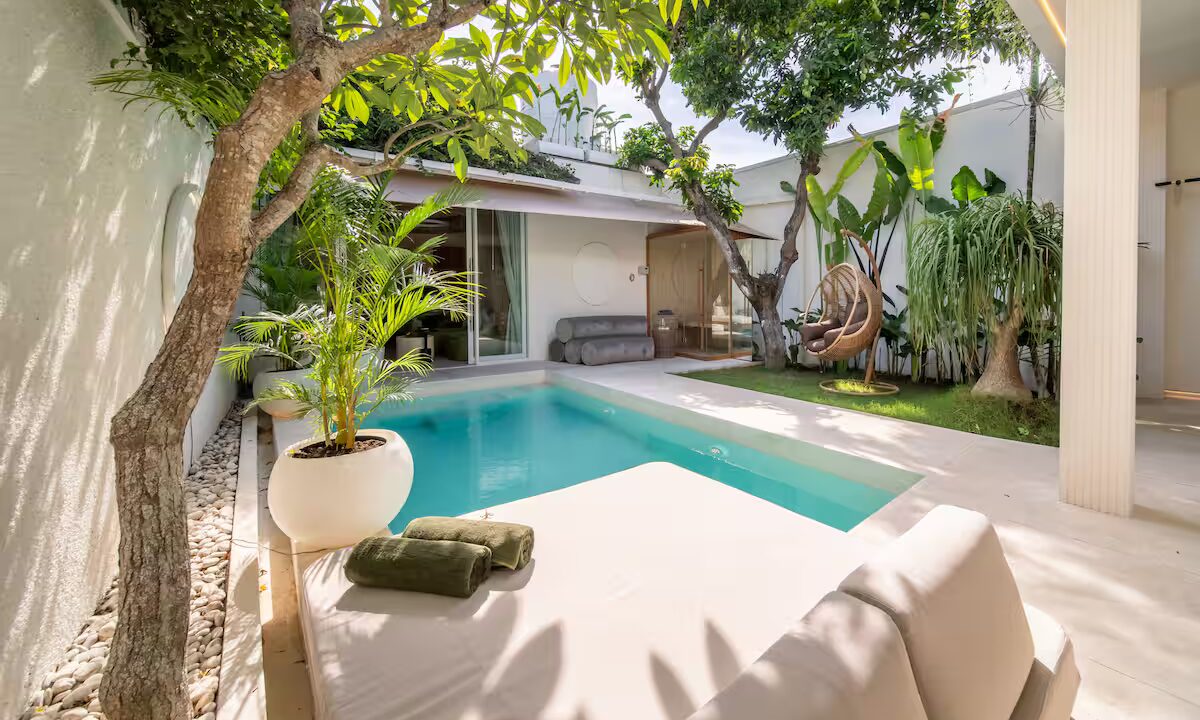 Modern Tropical Villa in Kerobokan with Private Sauna (7)