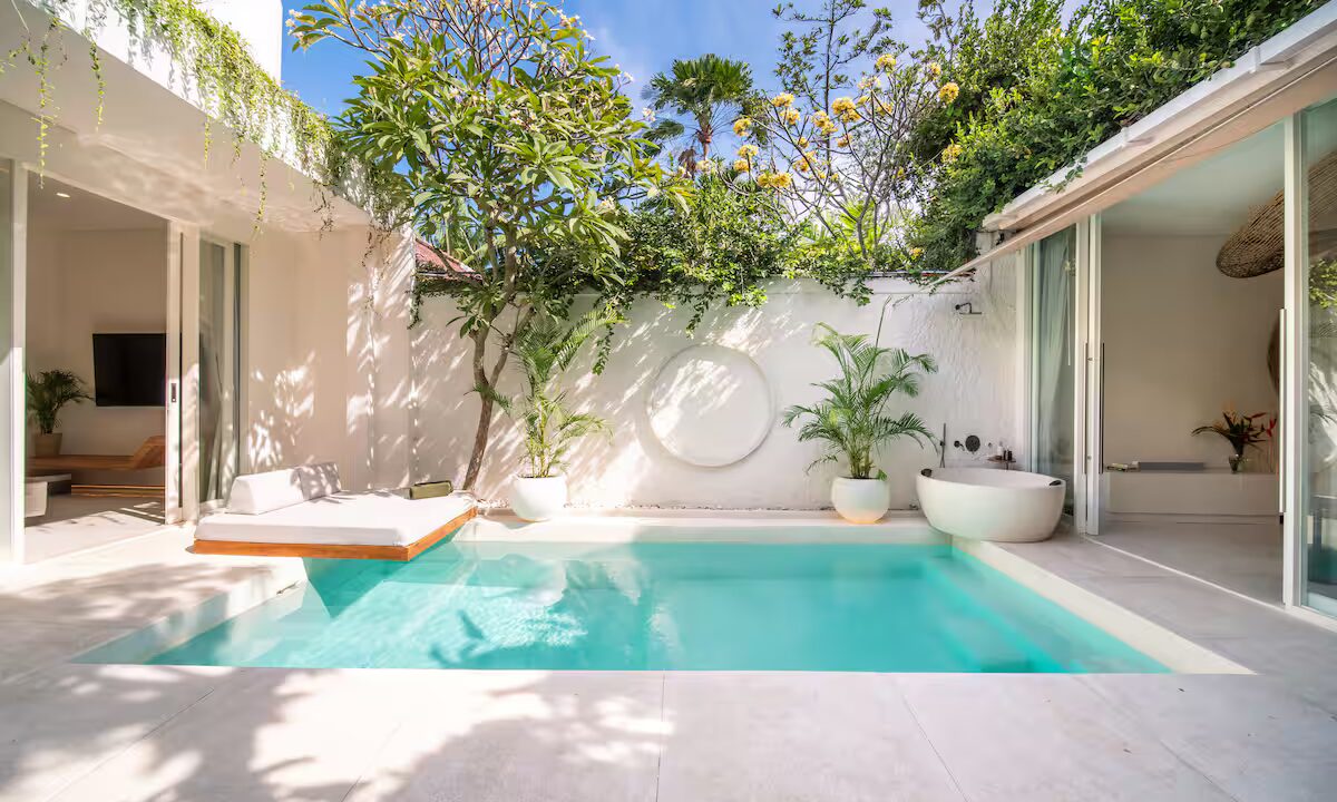Modern Tropical Villa in Kerobokan with Private Sauna (8)