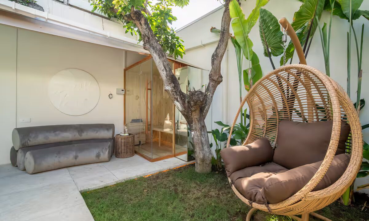 Modern Tropical Villa in Kerobokan with Private Sauna (9)