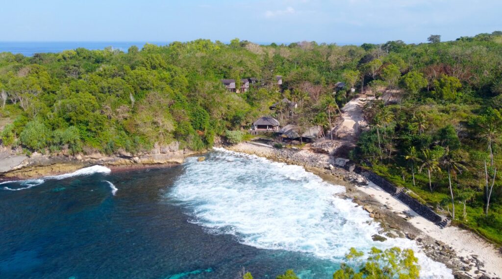 Exclusive Beachfront Leasehold Land Investment in Nusa Ceningan