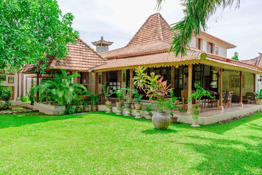 Joglo Style 5-Bedroom Villa For Rent In Seminyak