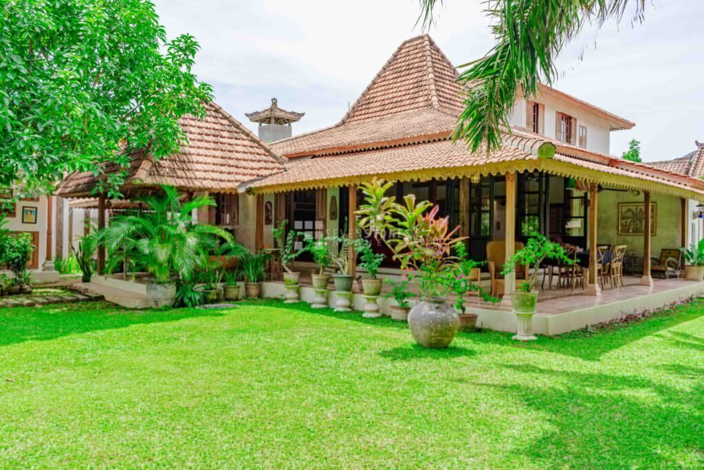 Joglo Style 5-Bedroom Villa For Rent In Seminyak