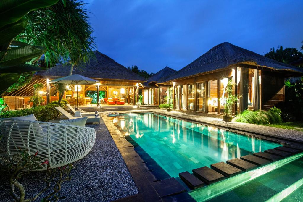 Monthly Rental of an Authentic Wooden Design Villa with Tropical Oasis in Berawa